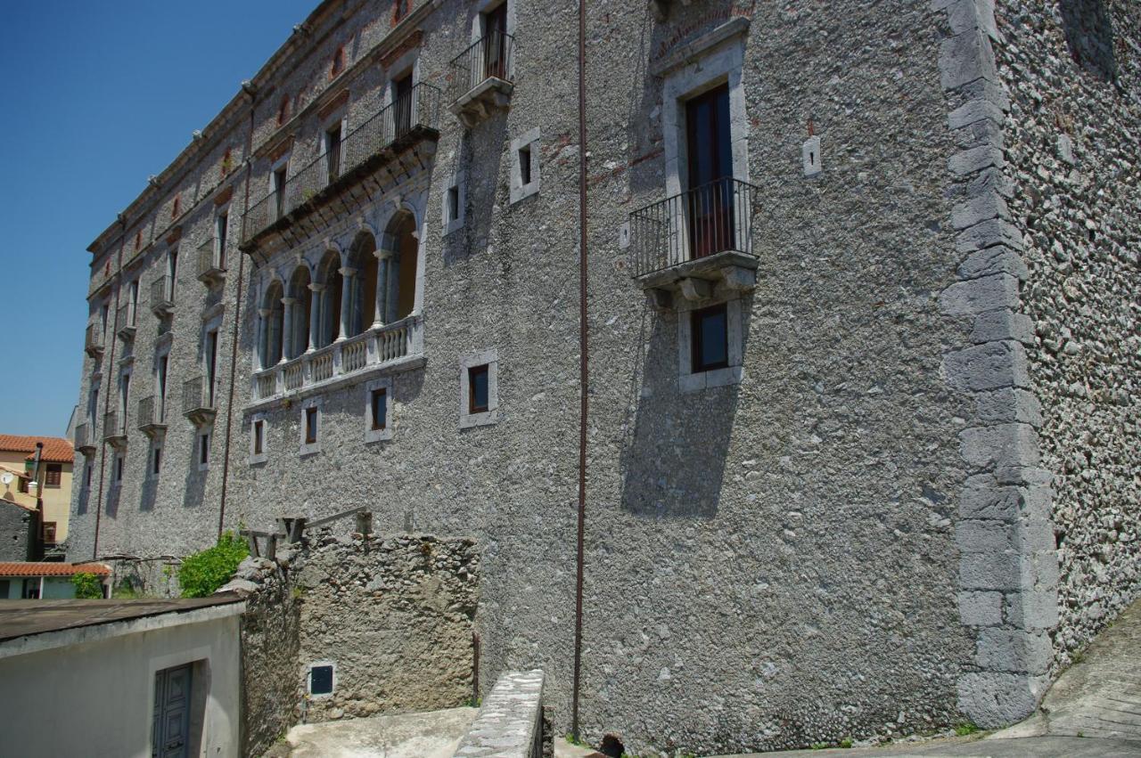 Hotel Le Due Lanterne à Aieta Extérieur photo