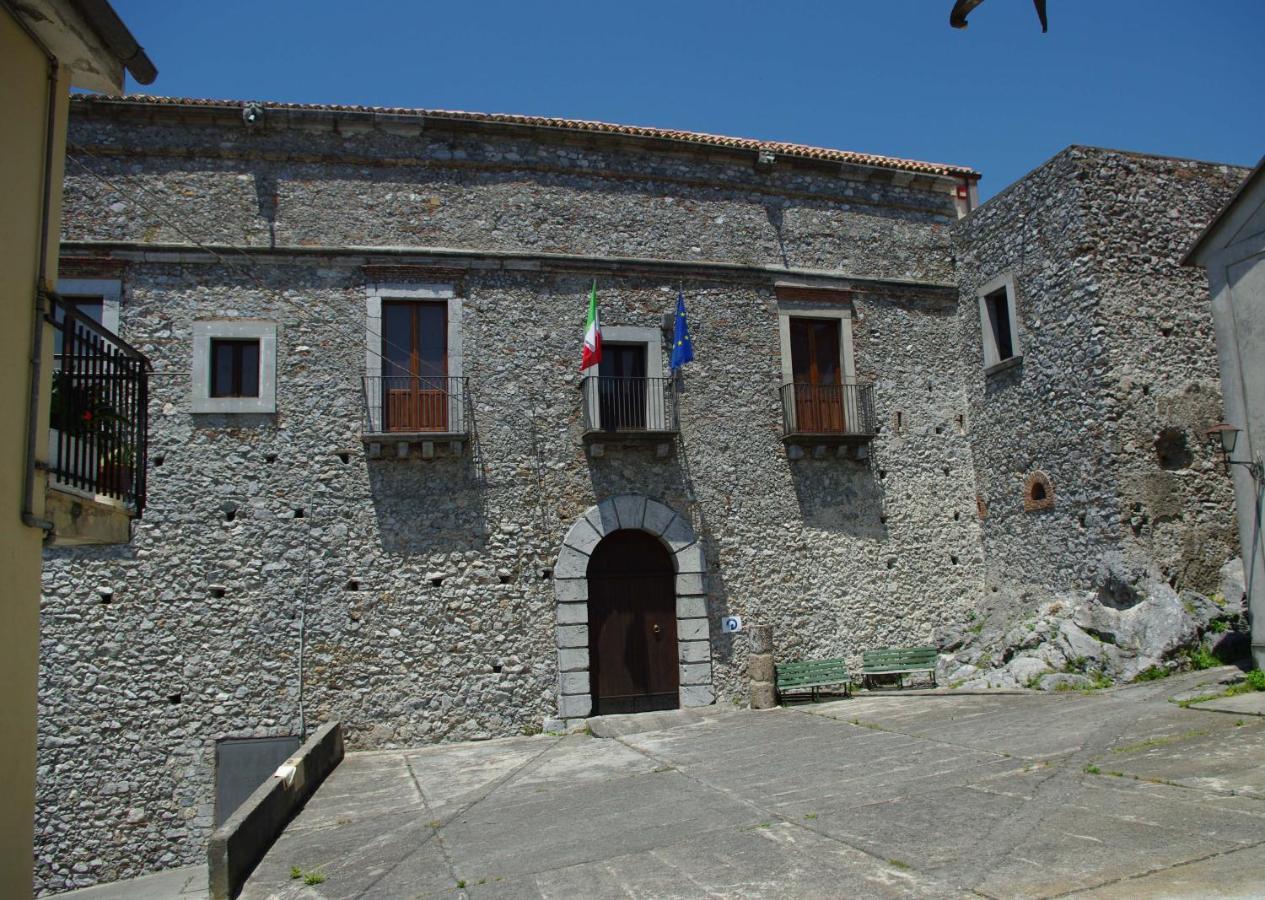 Hotel Le Due Lanterne à Aieta Extérieur photo