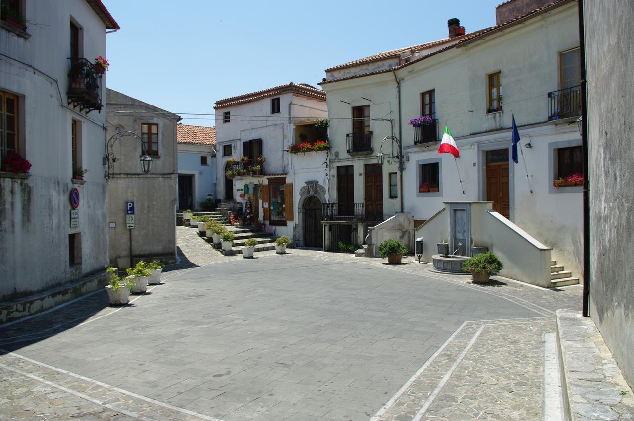 Hotel Le Due Lanterne à Aieta Extérieur photo