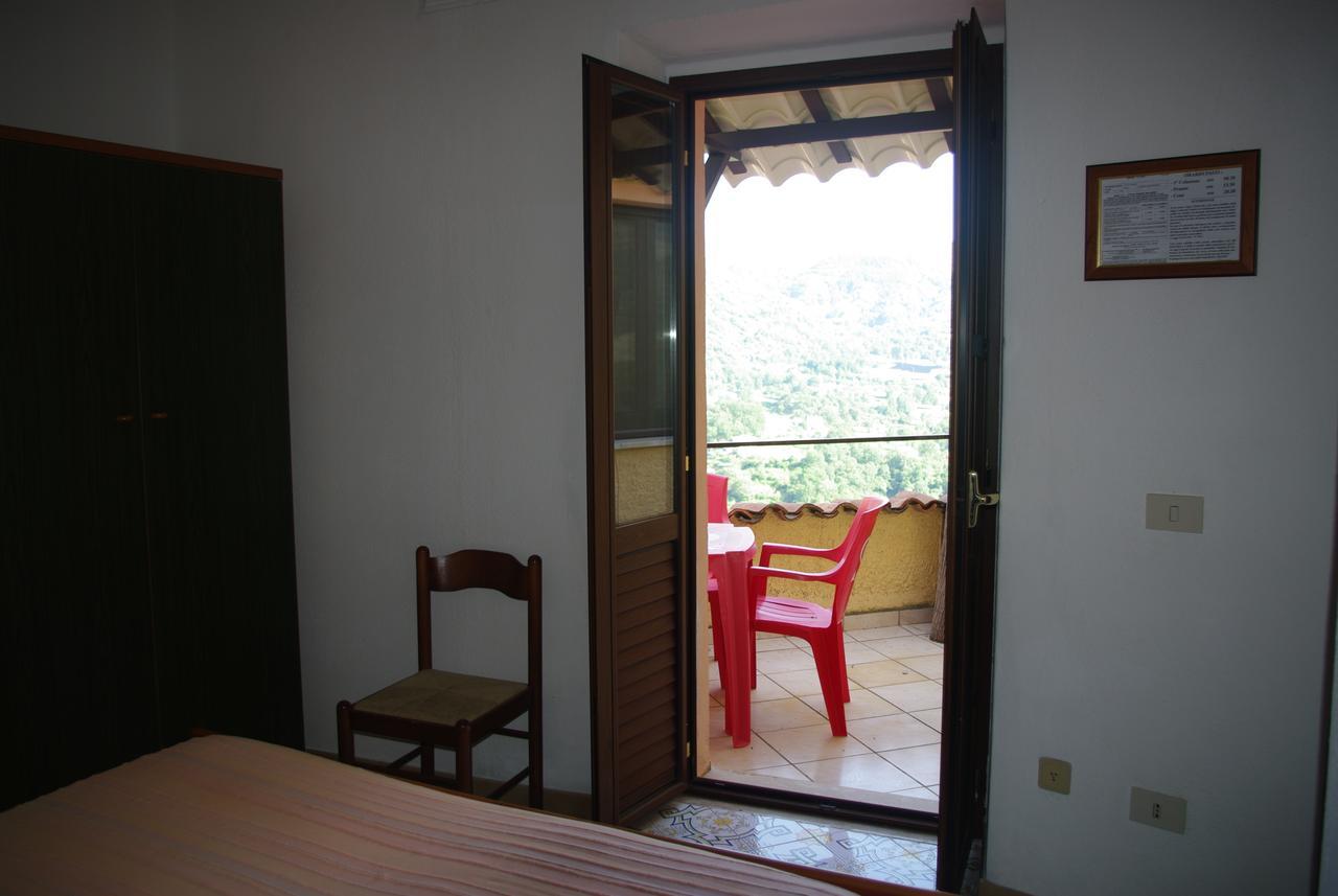 Hotel Le Due Lanterne à Aieta Extérieur photo