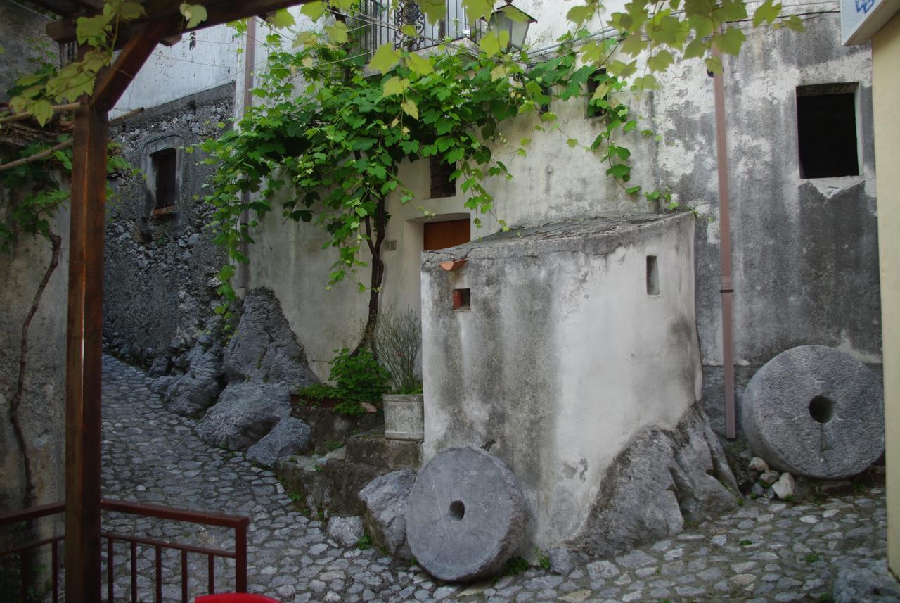 Hotel Le Due Lanterne à Aieta Extérieur photo